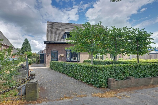 Te koop: Unieke jaren '30 2-onder-1 kapwoning gelegen in het centrum van Zevenaar!